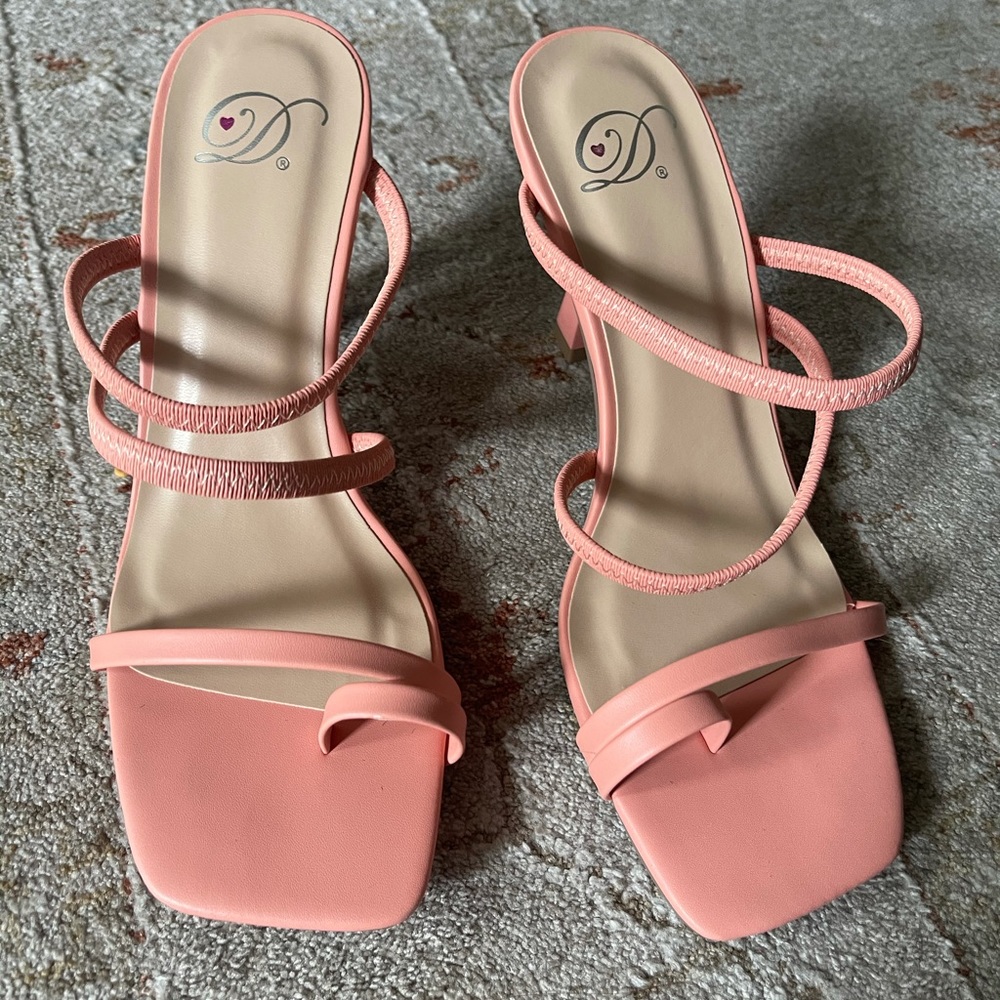 Toe Loop Thin Strap Sculptural Heeled Peachy Pink… - image 2